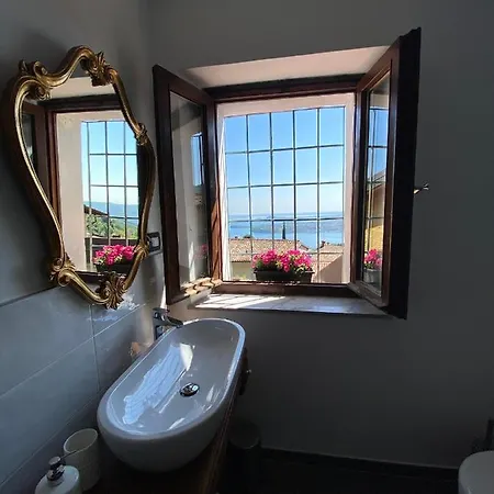 La Casa Di Andrea Apartment Gardone Riviera Exterior photo